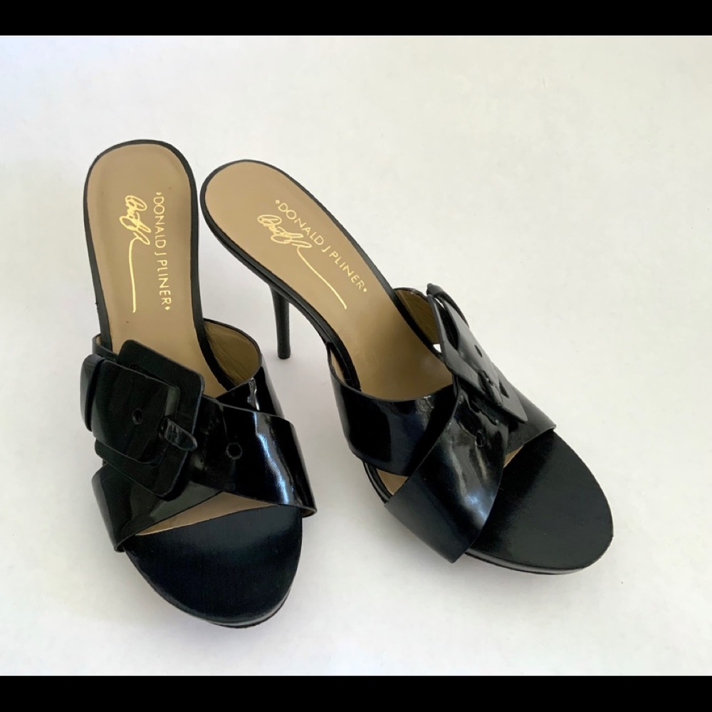 Donald Pliner Stiletto Elaine  Buckle Pump